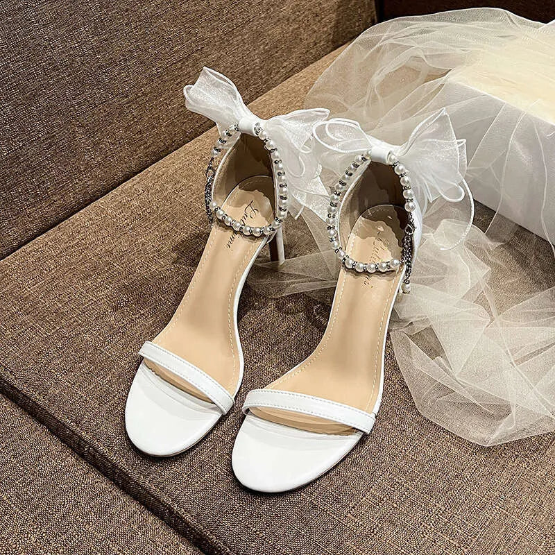 Summer New Round Head Sandals Pearl One Line Buckle White Bow High Heels Fairy Wind Female Wedding Shoes Kq8