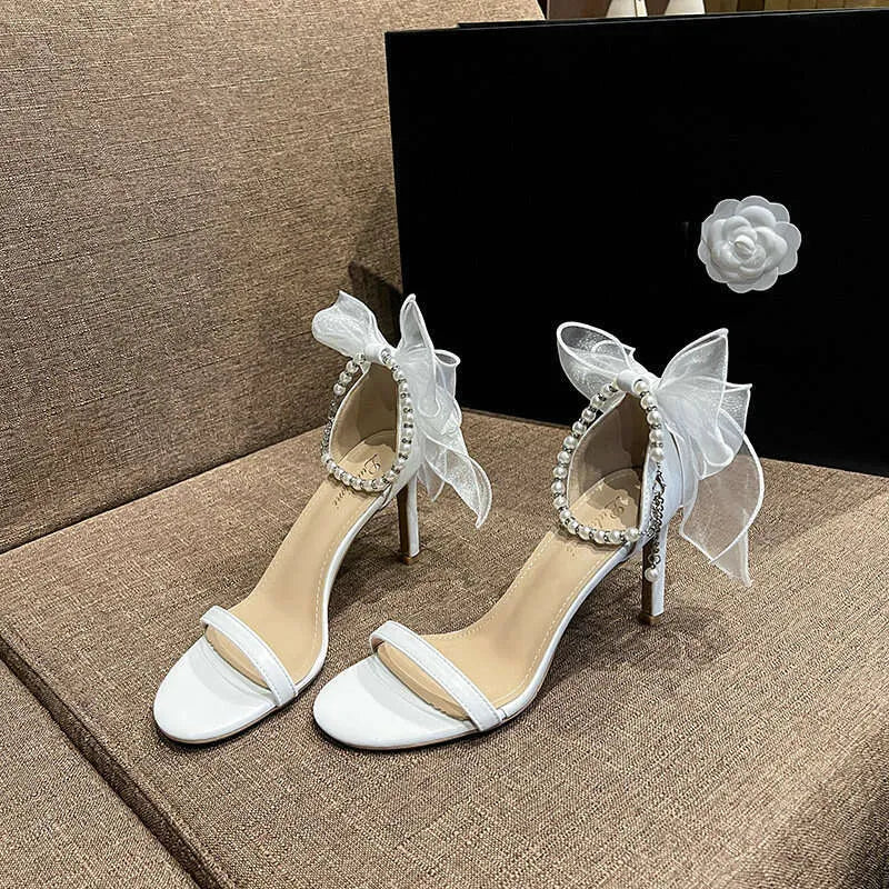 Summer New Round Head Sandals Pearl One Line Buckle White Bow High Heels Fairy Wind Female Wedding Shoes Kq8