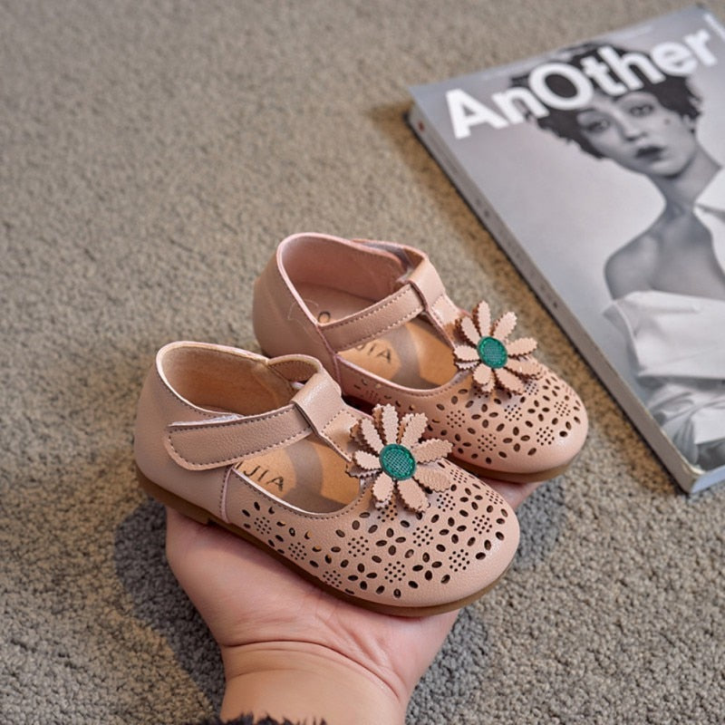 woloong Baby Girls Hollow Floral Shoes PU Leather Newborn First Walkers Princess Bowknot Kids Non-slip Soft Bottom Casual Shoes