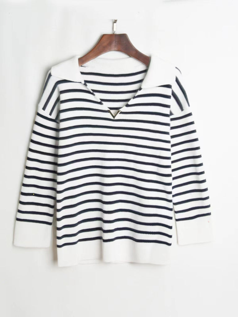 2025 Now Yang Zi Shen Meng has the same black and white striped lazy knitted sweater autumn and winter sweater V-neck pullover loose lapel top.