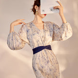 Early autumn retro V-neck design sense of temperament, advanced sense of improved Hanfu waist slim silk dress women M8016
