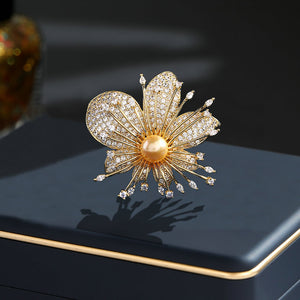 2025 Light luxury high-end sense slightly inlaid with zirconium three-dimensional flower brooch autumn and winter coat sweater accessories celebrity temperament corsage woman