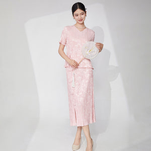 2025 Guofeng women's clothing high-end suit, retro button-up new Chinese T-shirt, short-sleeved hip-wrapped skirt, pleated two-piece set