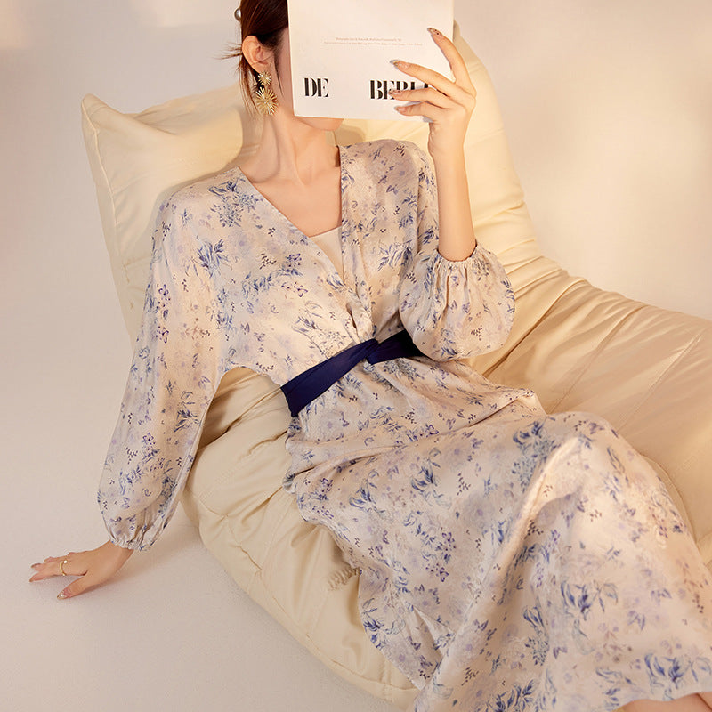 Early autumn retro V-neck design sense of temperament, advanced sense of improved Hanfu waist slim silk dress women M8016