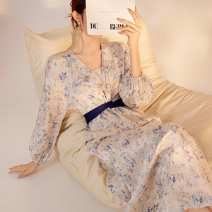 Early autumn retro V-neck design sense of temperament, advanced sense of improved Hanfu waist slim silk dress women M8016