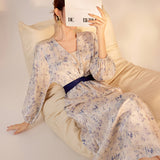 Early autumn retro V-neck design sense of temperament, advanced sense of improved Hanfu waist slim silk dress women M8016