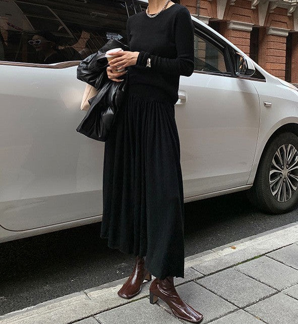 2025 In stock, this year's popular high-end suit, slim-fit solid-color long-sleeved T-shirt, bottoming shirt, pleated long skirt, two-piece set.