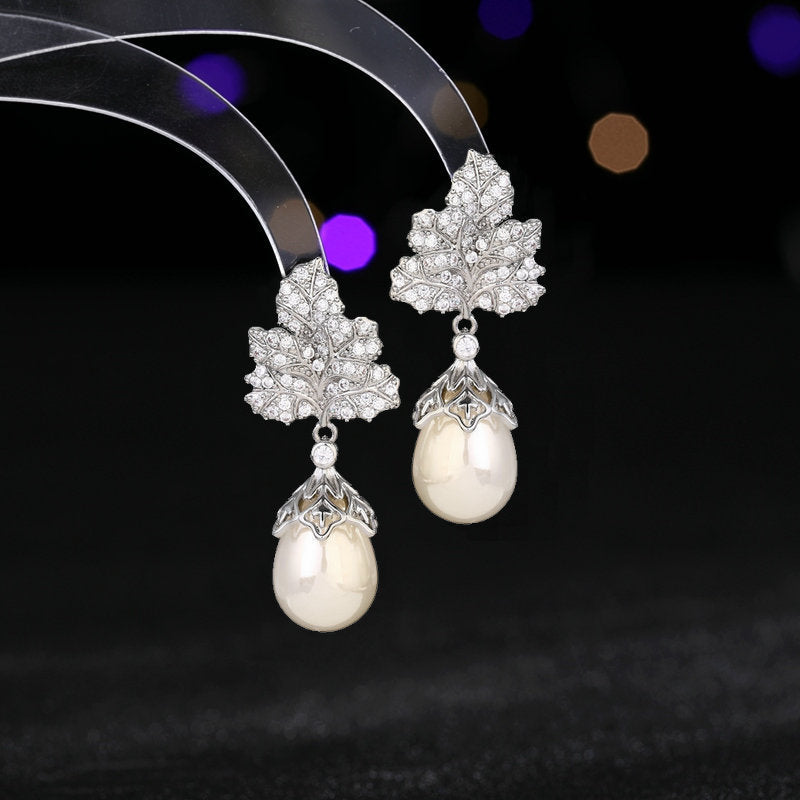 2025 Retro court style high-end earrings banquet dress with high-end zircon water drop-shaped pearl maple leaf earrings