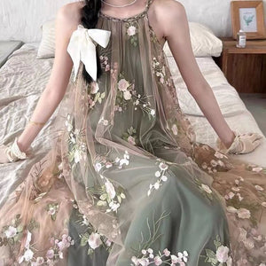 2025 popular summer new fashion high-end suspender dress heavy industry embroidery floral temperament neck long skirt