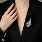 2025 Light luxury high-end coat coat accessories corsage fixed clothes pin design high-end angel wing brooch