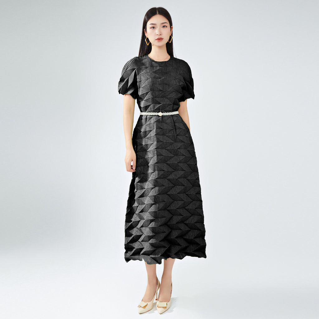 2025 dress women's summer high-end round neck short sleeve loose large size thin new design pleated dress