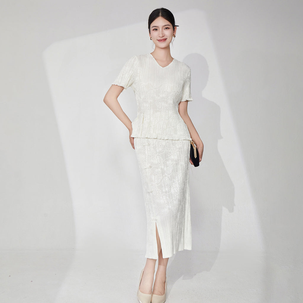 2025 Guofeng women's clothing high-end suit, retro button-up new Chinese T-shirt, short-sleeved hip-wrapped skirt, pleated two-piece set