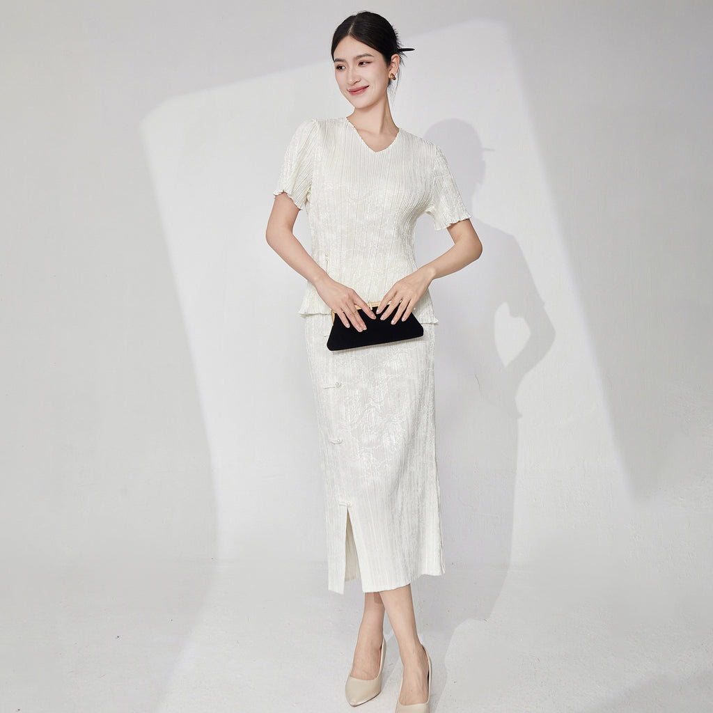 2025 Guofeng women's clothing high-end suit, retro button-up new Chinese T-shirt, short-sleeved hip-wrapped skirt, pleated two-piece set