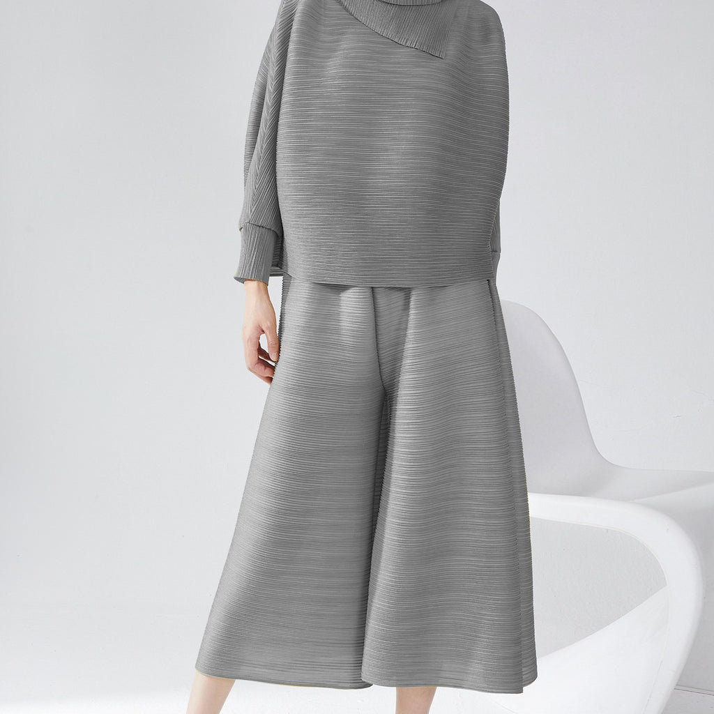 2025 large-size pants women's wide-leg pants drape high-end pleated summer thin loose seven-point casual pants women's