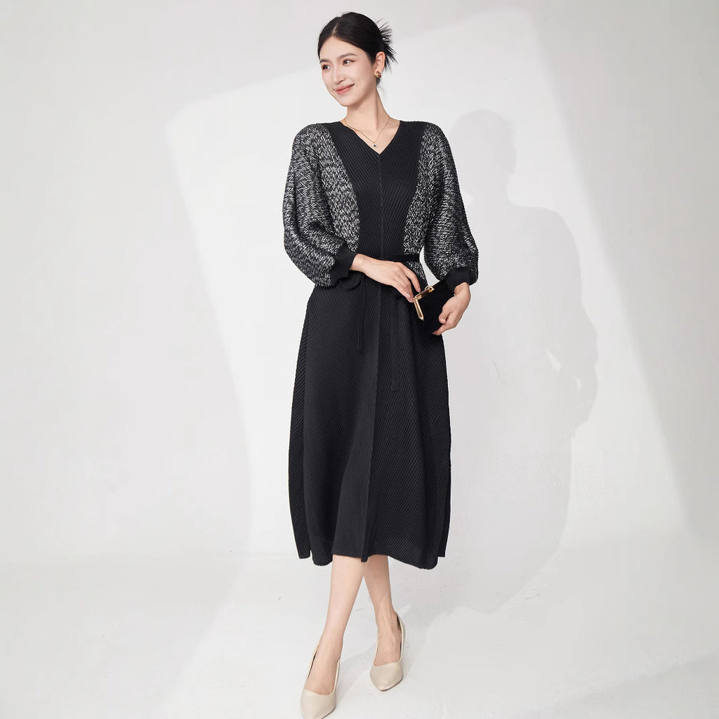 2025 A hair dress for women, large size, fat mm, pear-shaped body, v-neck, loose meat-covering lace-up, thin pleated skirt.