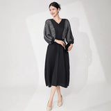 2025 A hair dress for women, large size, fat mm, pear-shaped body, v-neck, loose meat-covering lace-up, thin pleated skirt.