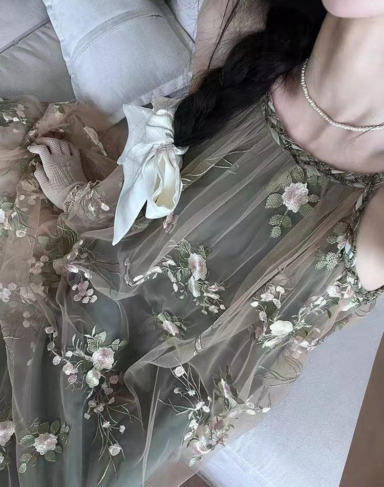 2025 popular summer new fashion high-end suspender dress heavy industry embroidery floral temperament neck long skirt