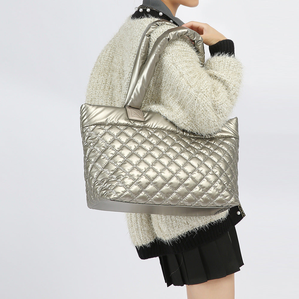 GOOSUDU 2025 Autumn new Xiaoxiangfeng diamond tote bag women's large-capacity air-feeling down bag commuter shoulder armpit bag
