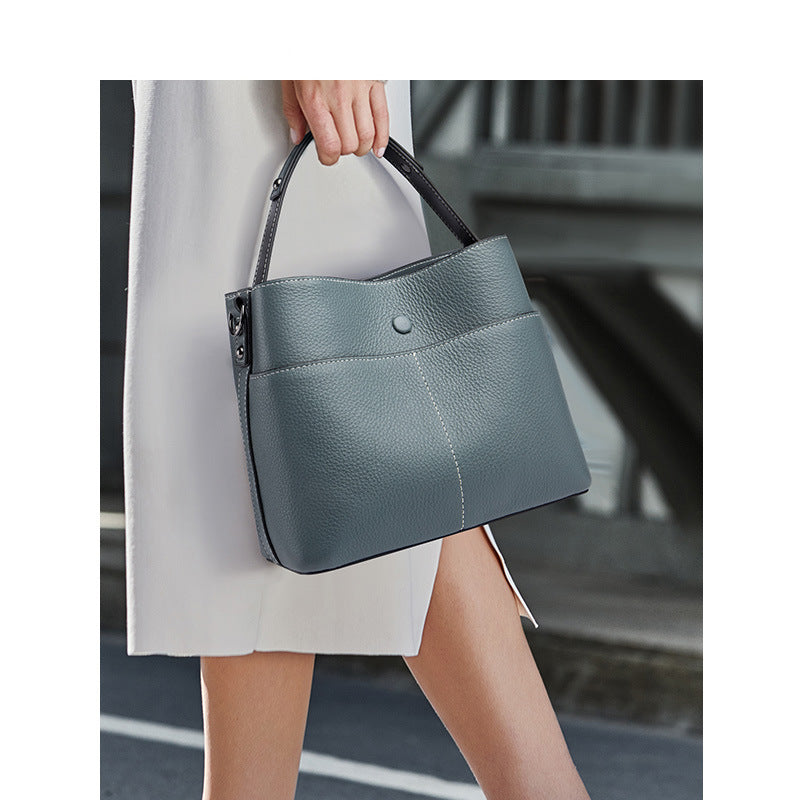 2025 The first layer of cowhide women's bag  new fashion versatile bucket bag genuine leather shoulder messenger bag women's bag one piece delivery