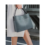 2025 The first layer of cowhide women's bag  new fashion versatile bucket bag genuine leather shoulder messenger bag women's bag one piece delivery