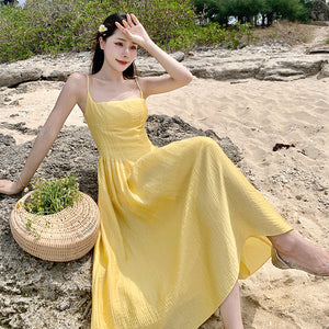 2025 Vintage yellow waist suspender dress women's summer summer 2025 new seaside vacation gentle sexy long skirt