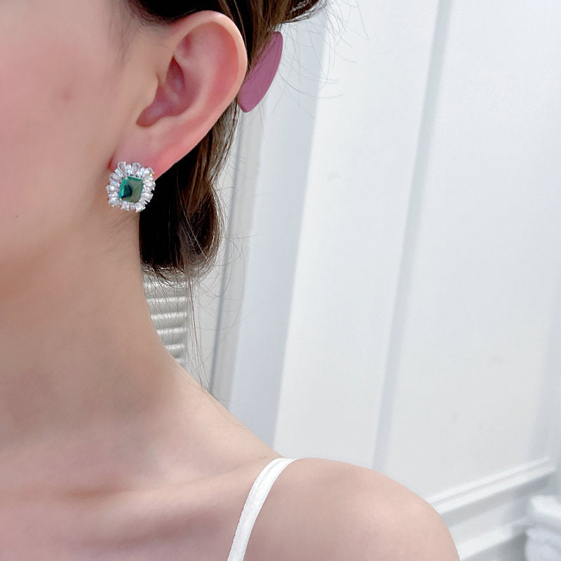 2025 S925 silver needle light luxury high-end earrings trendy micro-inlaid super flash zircon niche temperament geometric simple flower stud earrings