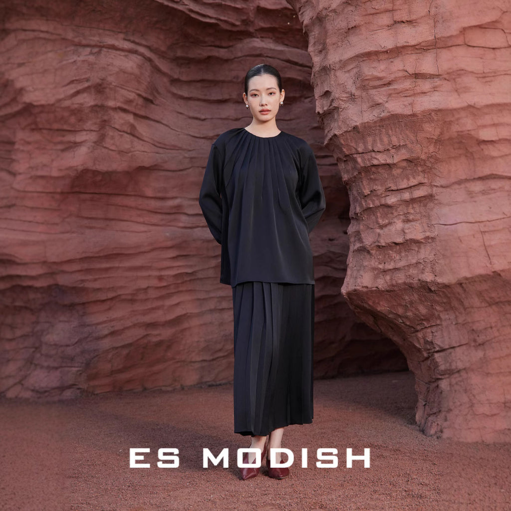 2025 ES MODISH spring new retro style solid color round neck pullover shirt + pleated skirt suit for girls
