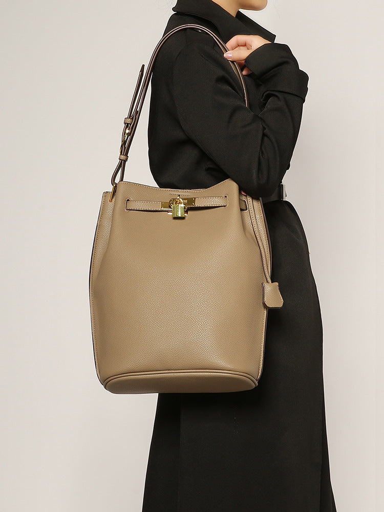 GOOSUDU 2025 New high-end niche design large-capacity lychee pattern oblique span bucket platinum Kelly bag single shoulder oblique span women's bag