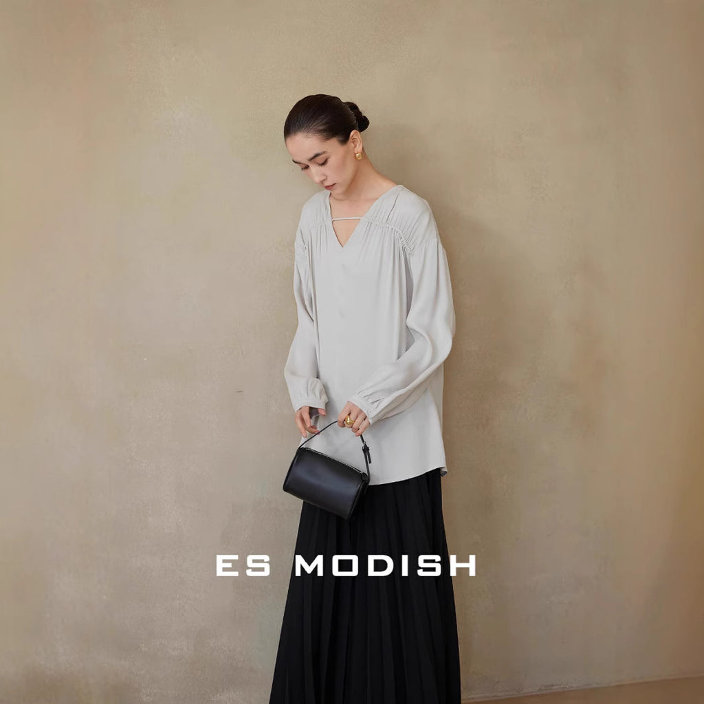 2025 ES MODISH spring new product high-end temperament lazy style V-neck shirt  loose and thin top women