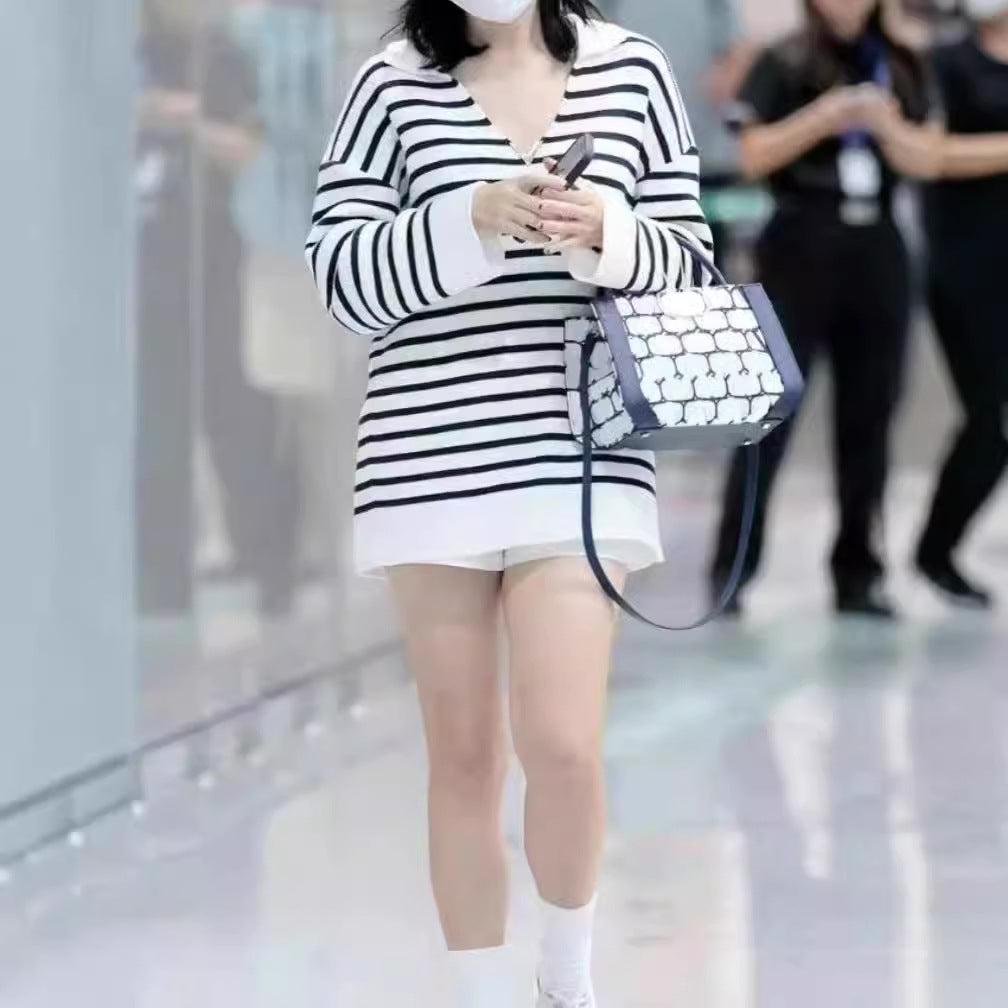 2025 Now Yang Zi Shen Meng has the same black and white striped lazy knitted sweater autumn and winter sweater V-neck pullover loose lapel top.