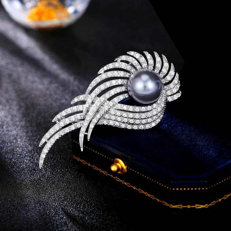 2025 Light luxury high-end coat coat accessories corsage fixed clothes pin design high-end angel wing brooch