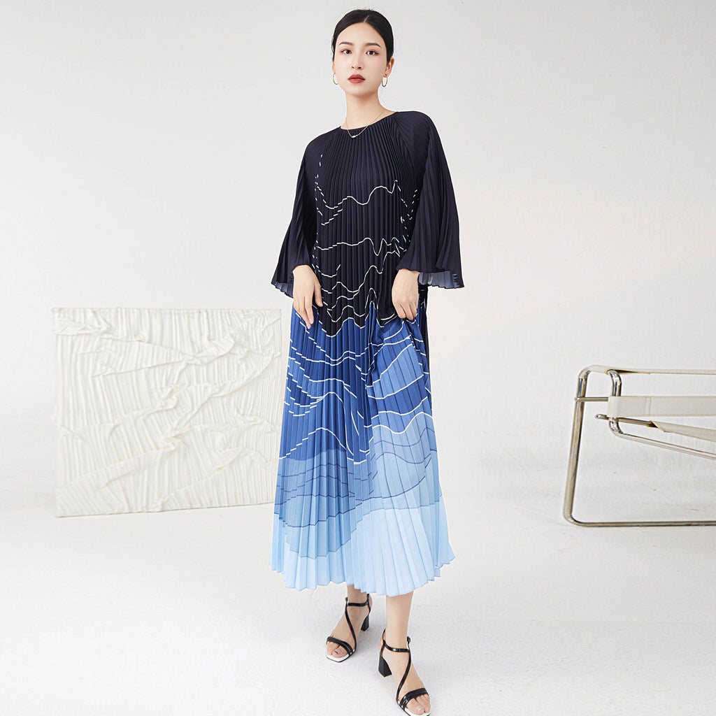 2025 Spring and summer new pleated dress women's clothing wavy pattern shoulder sleeves temperament elegant vacation style dress