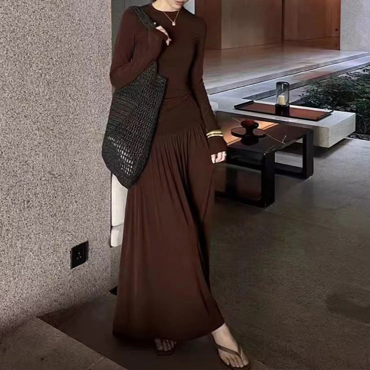 2025 In stock, this year's popular high-end suit, slim-fit solid-color long-sleeved T-shirt, bottoming shirt, pleated long skirt, two-piece set.
