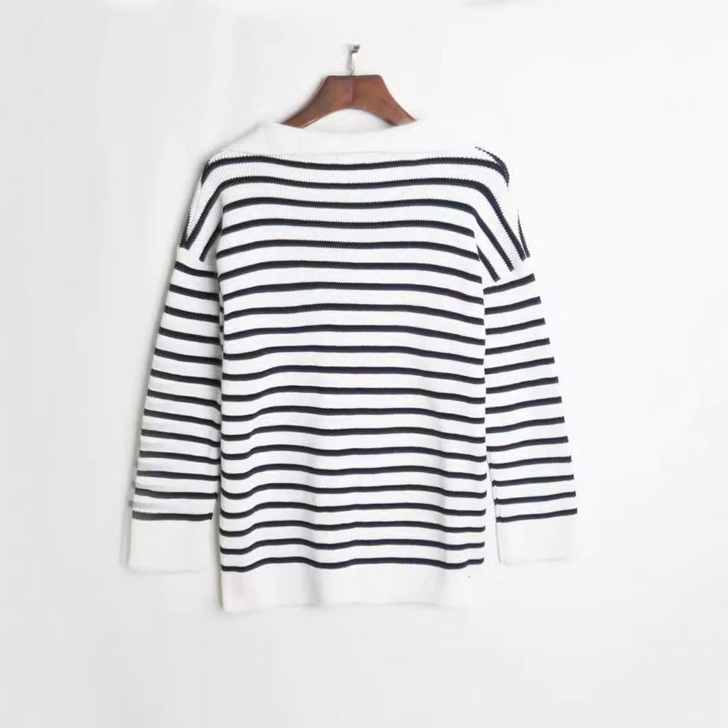 2025 Now Yang Zi Shen Meng has the same black and white striped lazy knitted sweater autumn and winter sweater V-neck pullover loose lapel top.