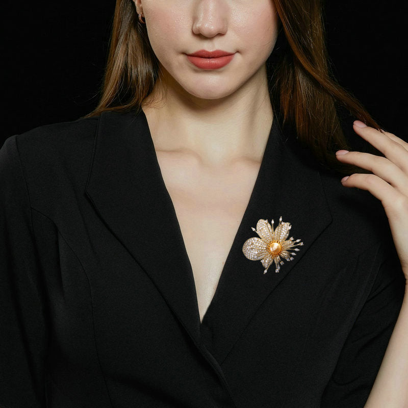 2025 Light luxury high-end sense slightly inlaid with zirconium three-dimensional flower brooch autumn and winter coat sweater accessories celebrity temperament corsage woman