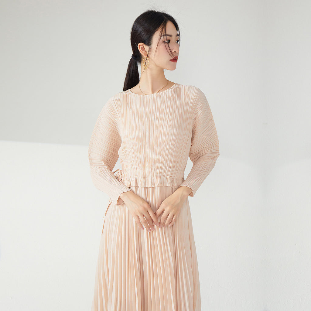 2025 Large size women's clothing dress temperament fashionable round neck long sleeve drawstring waist thin pleated long dress Popularan station