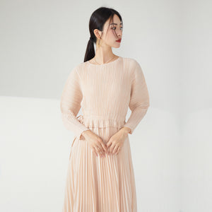 2025 Large size women's clothing dress temperament fashionable round neck long sleeve drawstring waist thin pleated long dress Popularan station