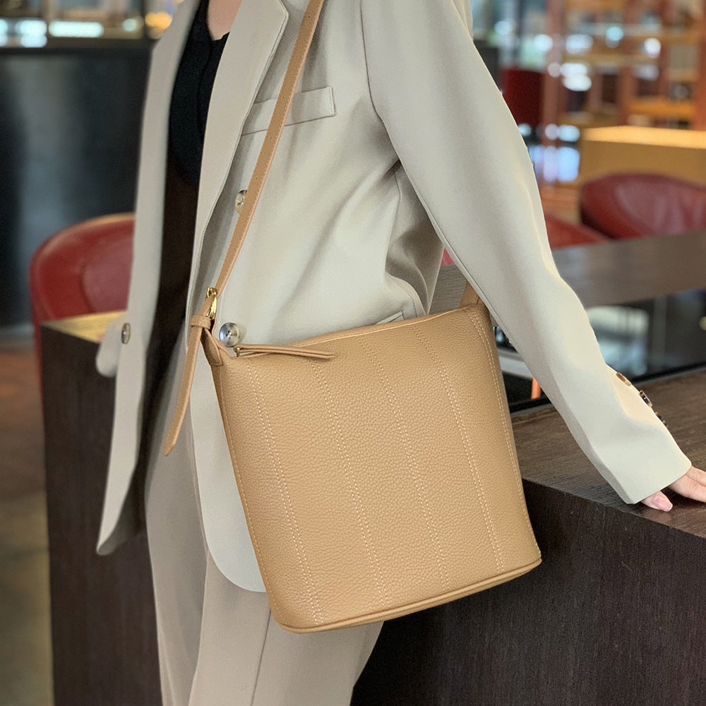 GOOSUDU 2025 Autumn and winter new fashion high sense large capacity lychee pattern retro portable bucket tote bag single shoulder oblique span women's bag