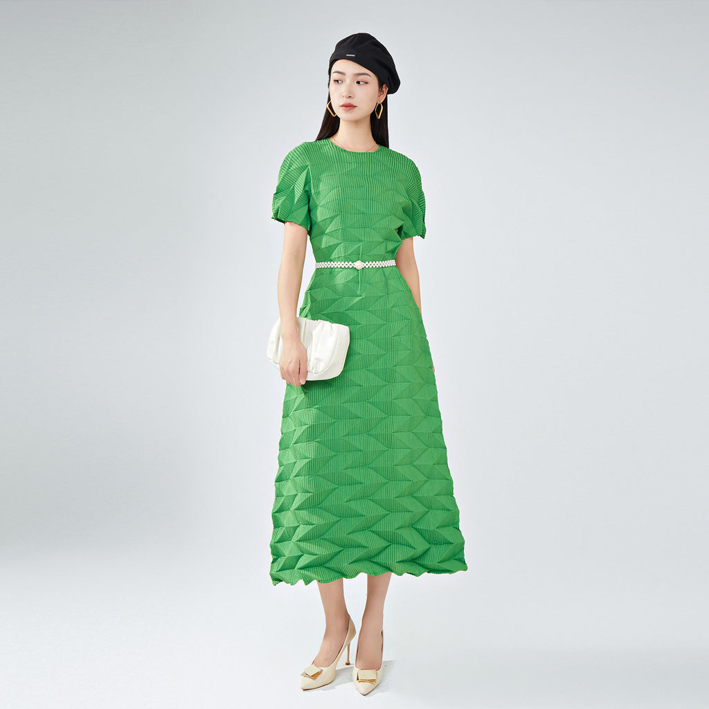 2025 dress women's summer high-end round neck short sleeve loose large size thin new design pleated dress