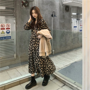 2025 Gentle wind floral V-neck dress women's autumn  new long knee high waist temperament long sleeve A-shaped skirt