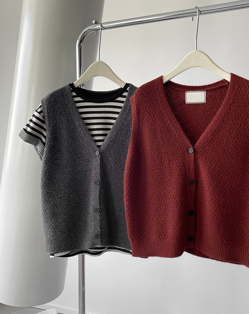 2025 popular autumn new Japanese retro V-neck single buckle Ankola red outer vest cardigan 8132