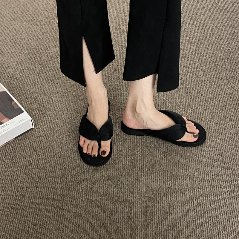 woloong  Women's Flip Flops Candy Color Pleated Fashion Shoes New Wild Outdoor Flat Slippers for Women Casual Home Summer Slides Тапочки