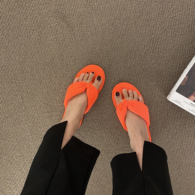 woloong  Women's Flip Flops Candy Color Pleated Fashion Shoes New Wild Outdoor Flat Slippers for Women Casual Home Summer Slides Тапочки