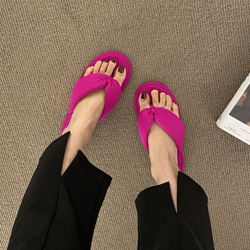 woloong  Women's Flip Flops Candy Color Pleated Fashion Shoes New Wild Outdoor Flat Slippers for Women Casual Home Summer Slides Тапочки
