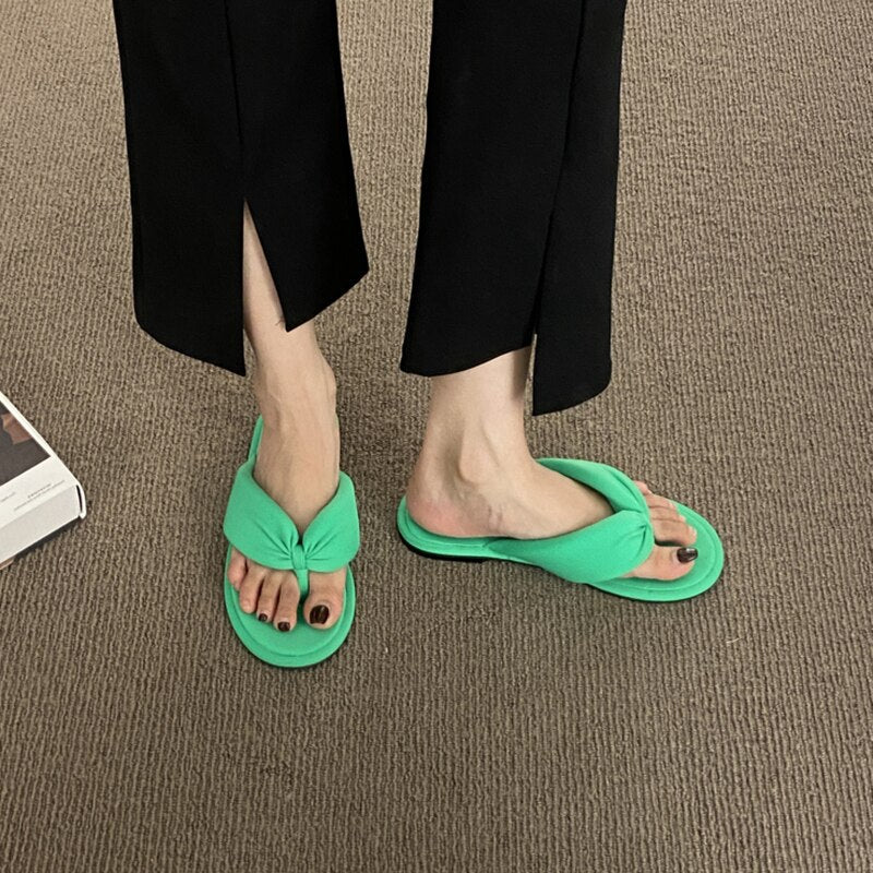 woloong  Women's Flip Flops Candy Color Pleated Fashion Shoes New Wild Outdoor Flat Slippers for Women Casual Home Summer Slides Тапочки