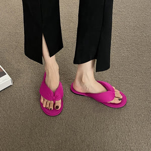woloong  Women's Flip Flops Candy Color Pleated Fashion Shoes New Wild Outdoor Flat Slippers for Women Casual Home Summer Slides Тапочки
