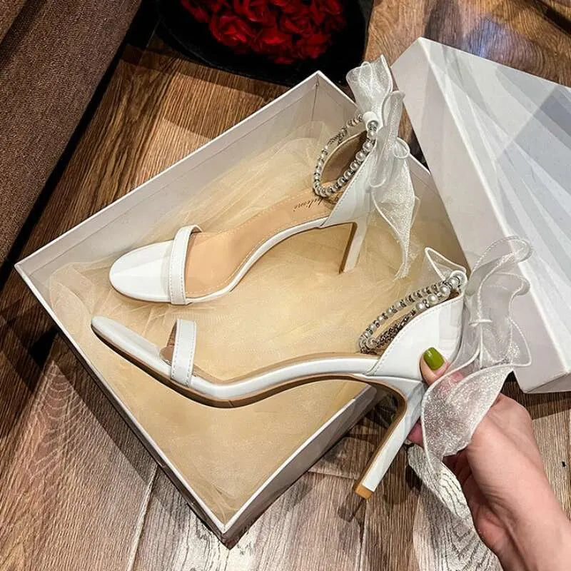 Summer New Round Head Sandals Pearl One Line Buckle White Bow High Heels Fairy Wind Female Wedding Shoes Kq8