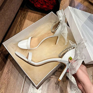 Summer New Round Head Sandals Pearl One Line Buckle White Bow High Heels Fairy Wind Female Wedding Shoes Kq8