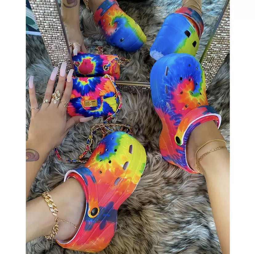 goosudu Hot Popular Serpentine Small Hole Women Sandals Cute Slippers Platform Thick Bottom Back Strap Summer Ladies Casual Shoes