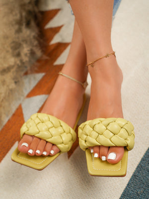 Goosudu Solid Color Braided Urban Flat Slippers